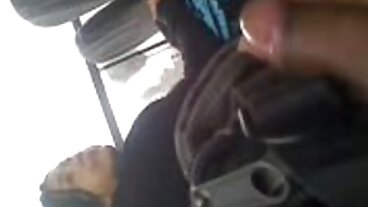 러시아어 연구소: PornHD에서 과학 교사를 위한 섹시한 빨간 머리 Emy Russo 놀람