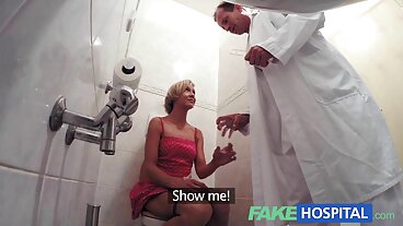 거친 협상가 MILF 마술처럼 노동자를 진정