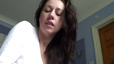 Baeb: 섹시한 베이비 Jill Kassidy가 PornHD에서 그녀의 보스를 잤어요.