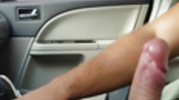 두껍고 단단한 라티 나 MILF는 그 (???)를 떨어 뜨립니다!