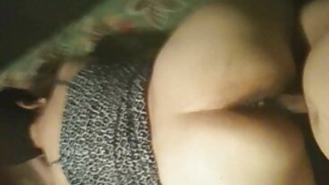 MILF 아니사 케이트 & 그녀의 음부는 의붓 아들을 방문합니다!