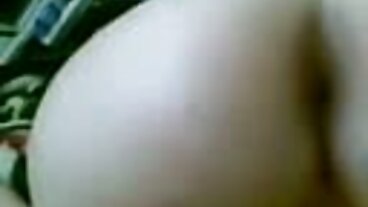 아시아 십대 귀염둥이 맛 새 아빠의 찌르기 동안 엄마가 자