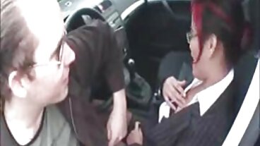 장난 꾸러기 니콜 애니스톤은 그녀의 꽉 구멍에 그의 회원을 슬라이드