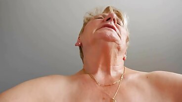 버릇없는 십대 녀석 캐롤라이나 과자에 대한 첫 번째 항문