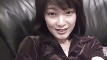 BLACKEDRAW 장난 꾸러기 대학생 나오미 내쉬는 PornHD에서 낯선 사람 BBC와 섹스하기 위해 환상을 산다.