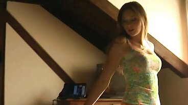 Alexis Crystal에서 괭이를 애타게하는 사슬 및 항문